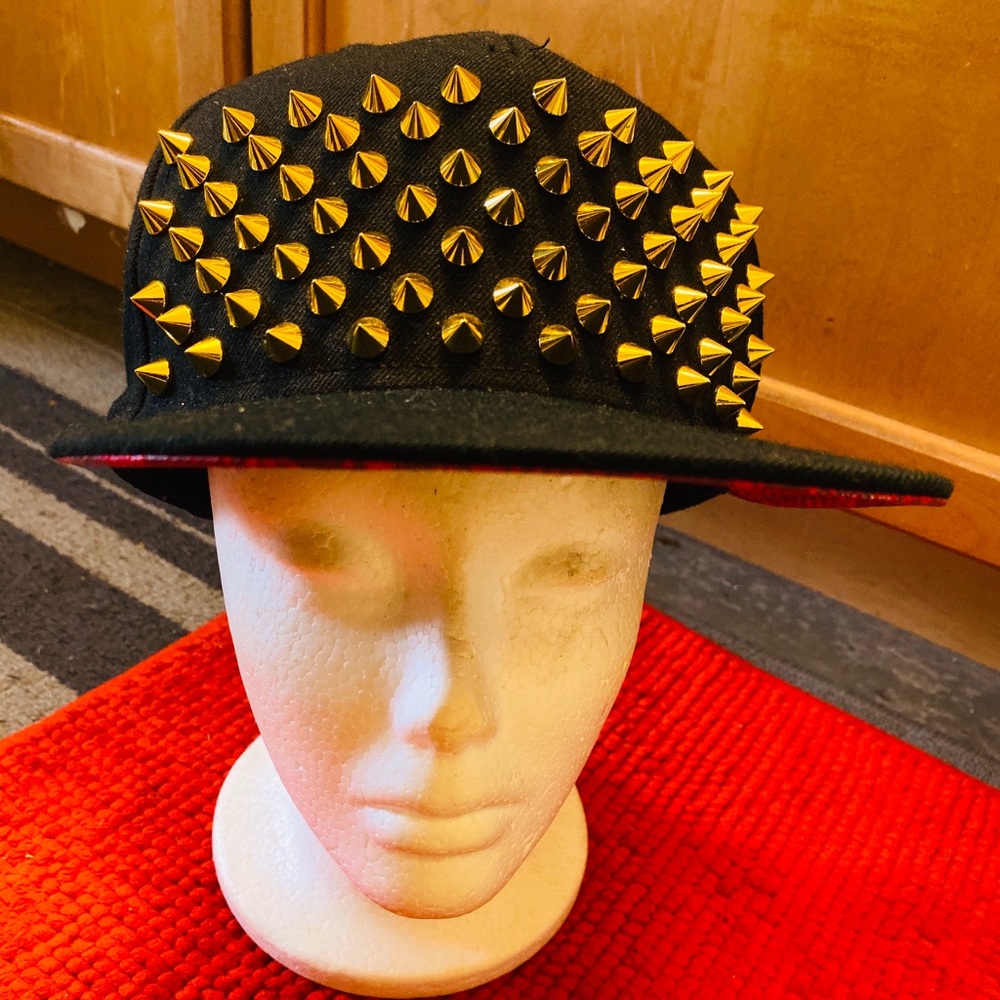 🌹It’s Spring! Hand made Gold studded snap Cap.
